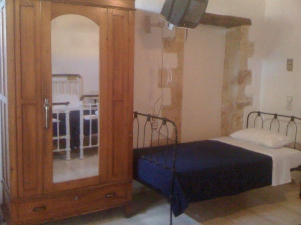 Oasis Guesthouse Chania  Buitenkant foto